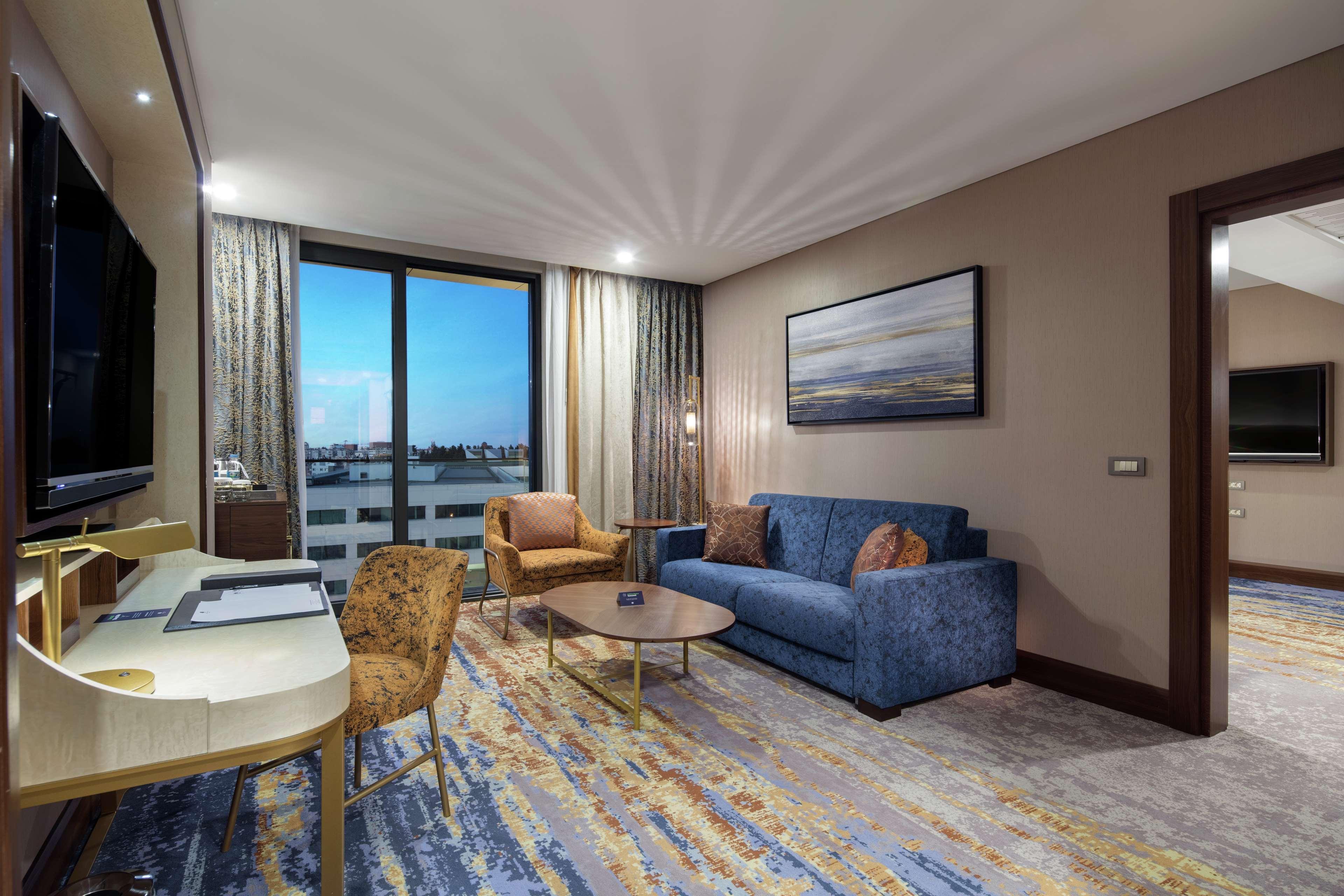 Doubletree By Hilton Antalya City Centre Экстерьер фото Suite