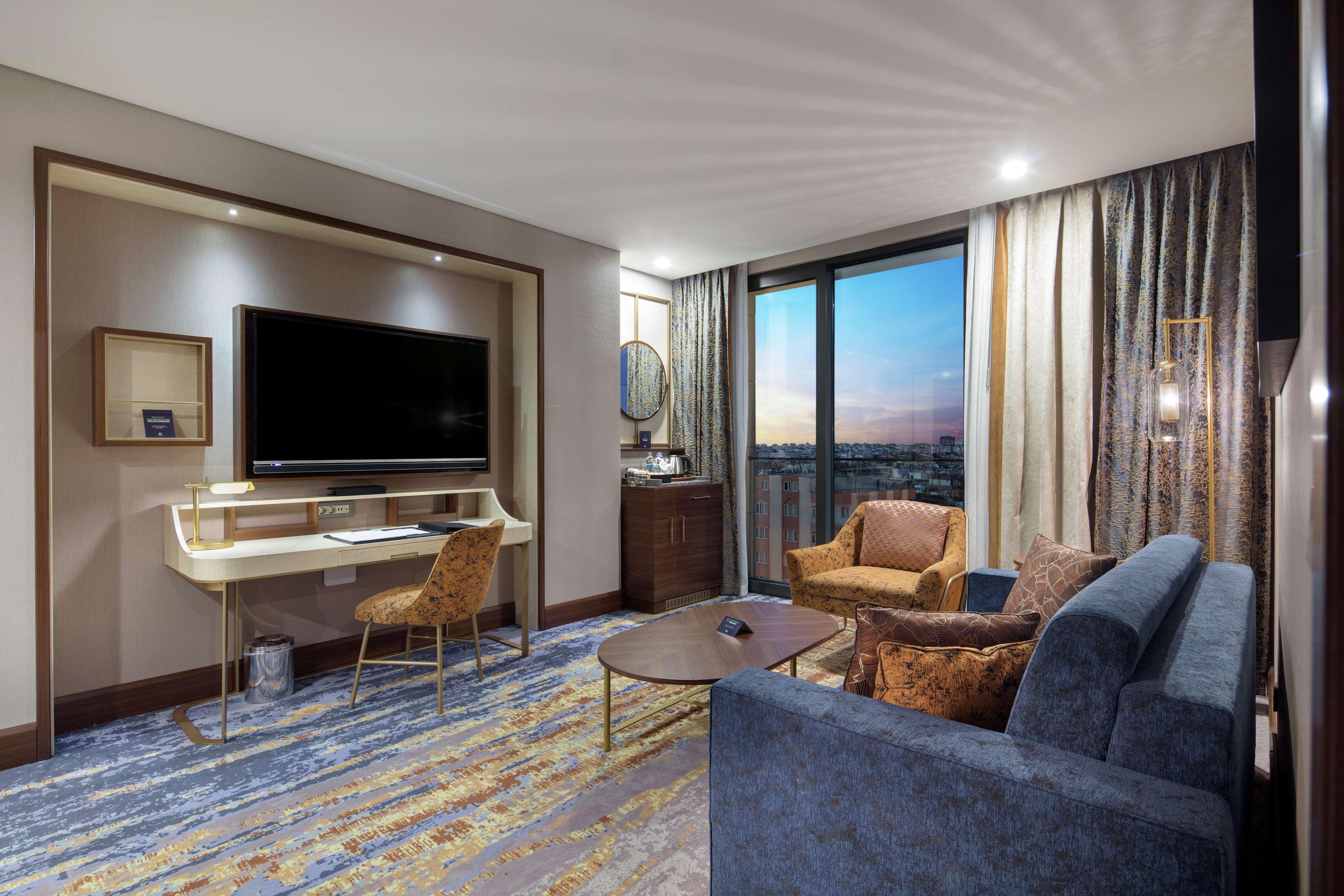 Doubletree By Hilton Antalya City Centre Экстерьер фото A suite at the Hilton London West End