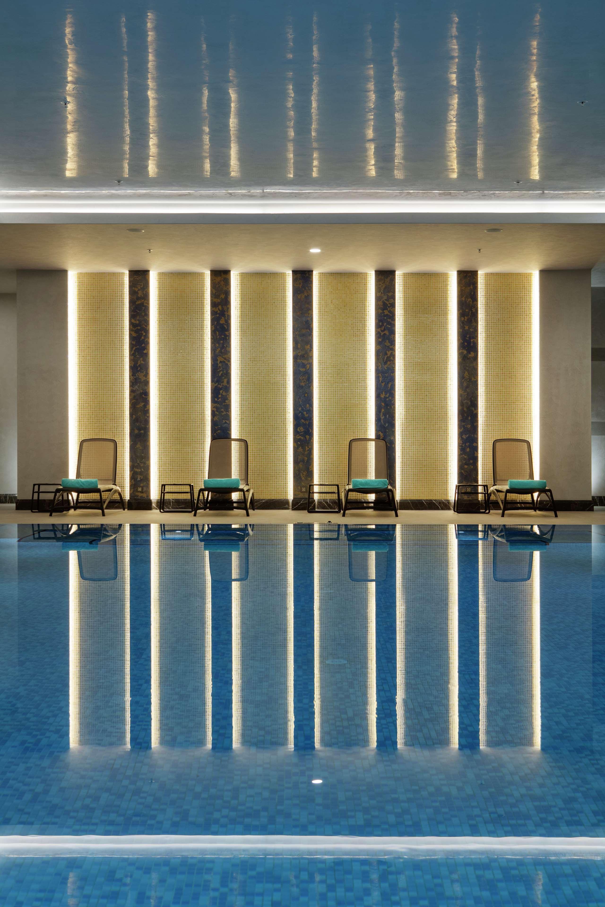 Doubletree By Hilton Antalya City Centre Экстерьер фото The swimming pool at the hotel