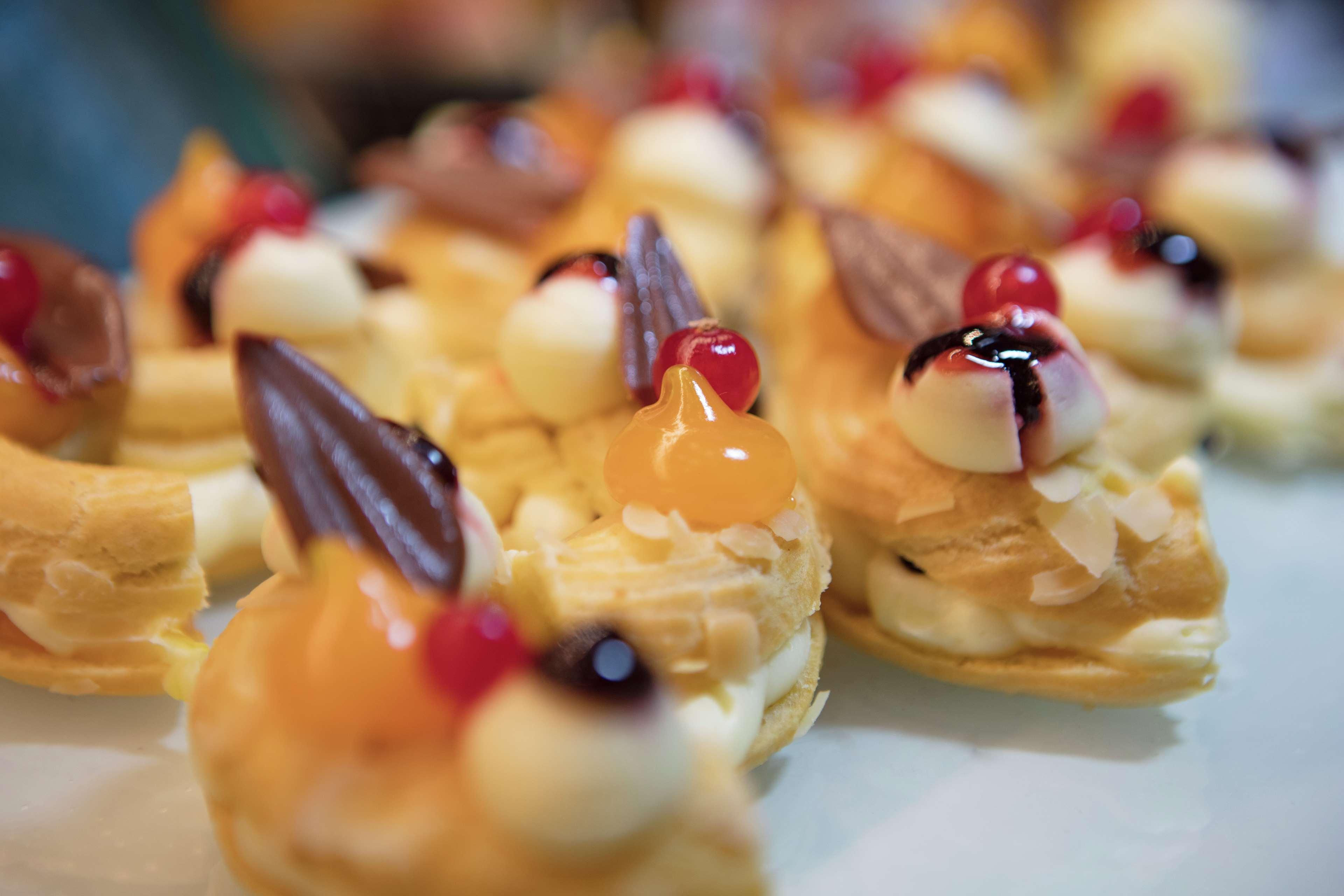 Doubletree By Hilton Antalya City Centre Экстерьер фото Pasticcini
