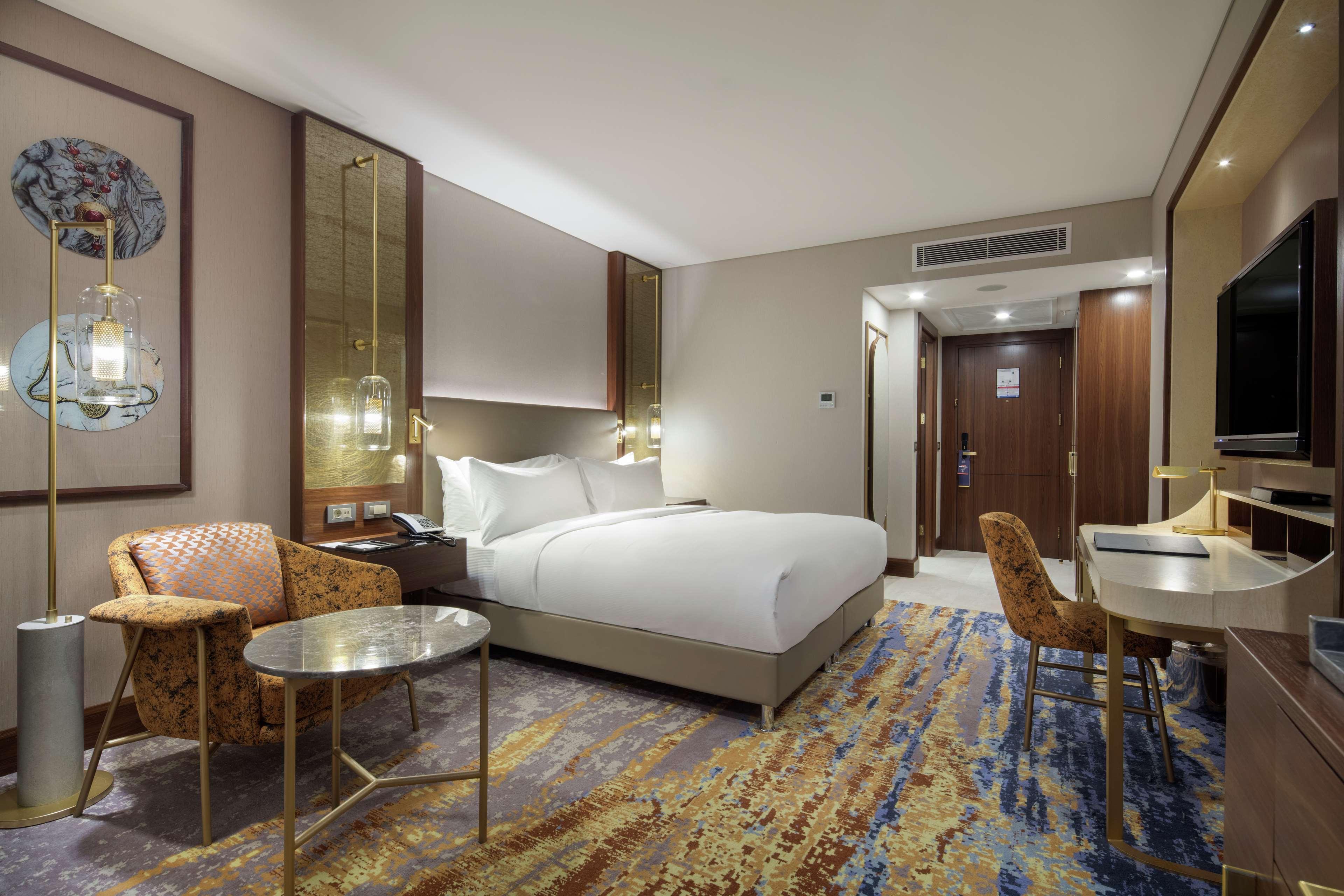 Doubletree By Hilton Antalya City Centre Экстерьер фото A room at the hotel