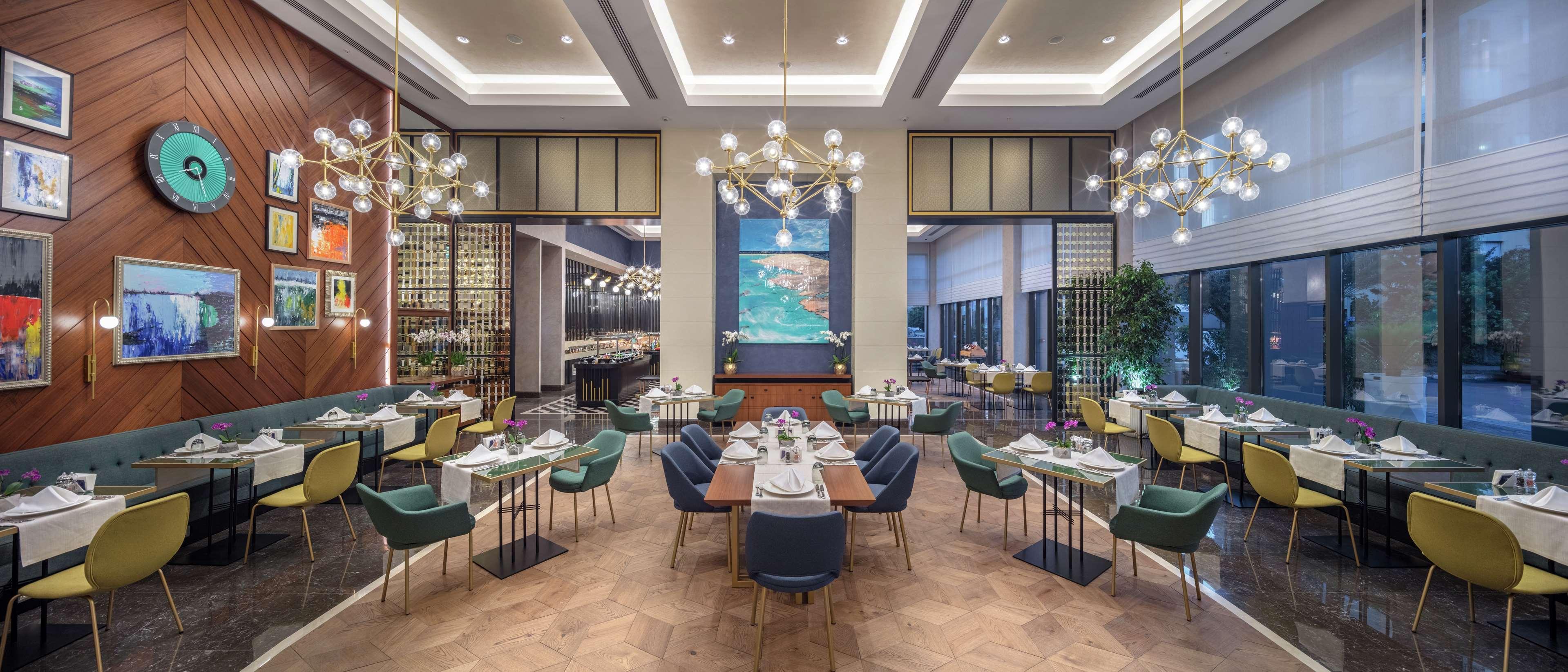 Doubletree By Hilton Antalya City Centre Экстерьер фото The restaurant