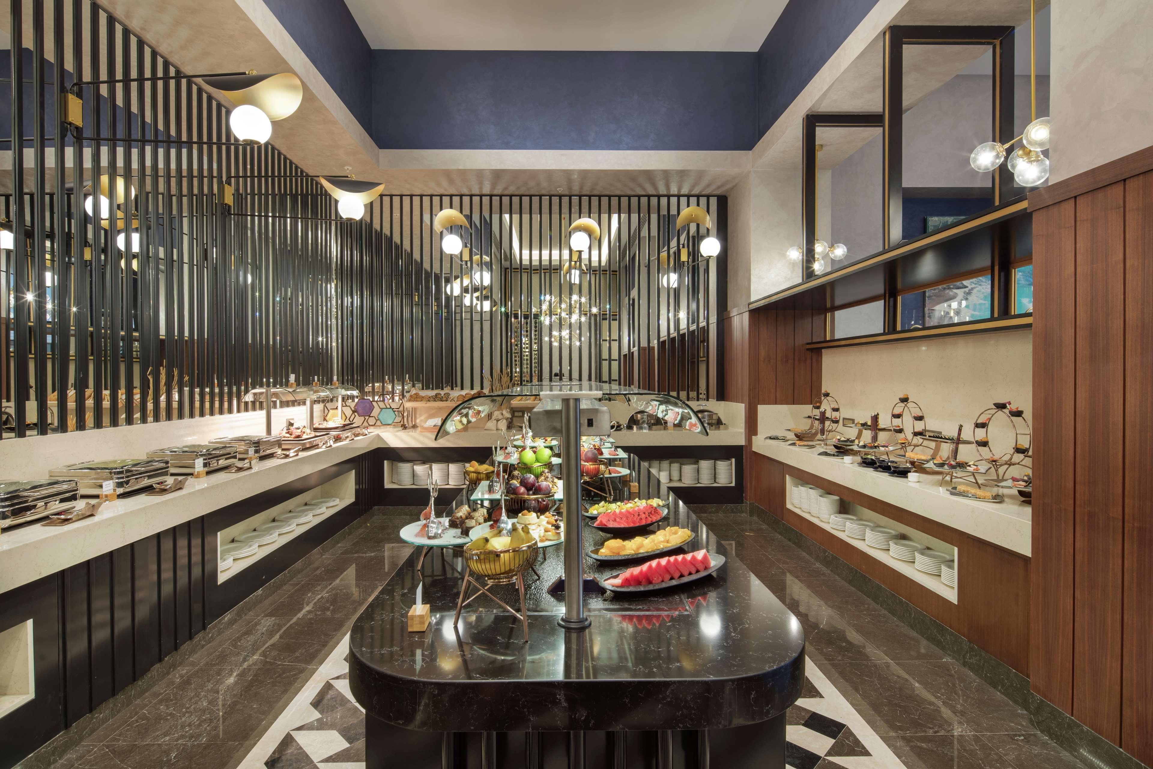 Doubletree By Hilton Antalya City Centre Экстерьер фото The lounge at the airport