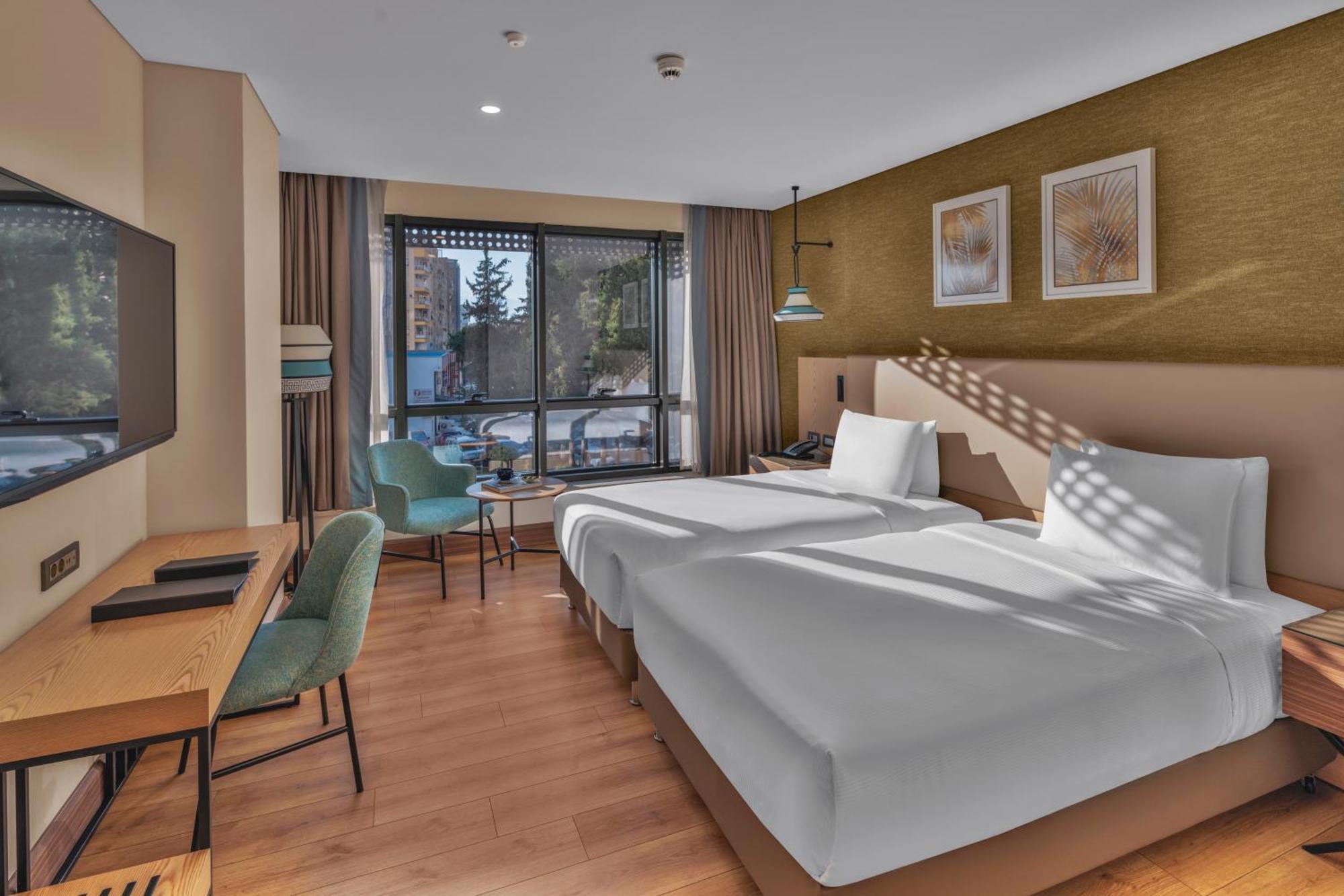 Doubletree By Hilton Antalya City Centre Экстерьер фото A room at the hotel