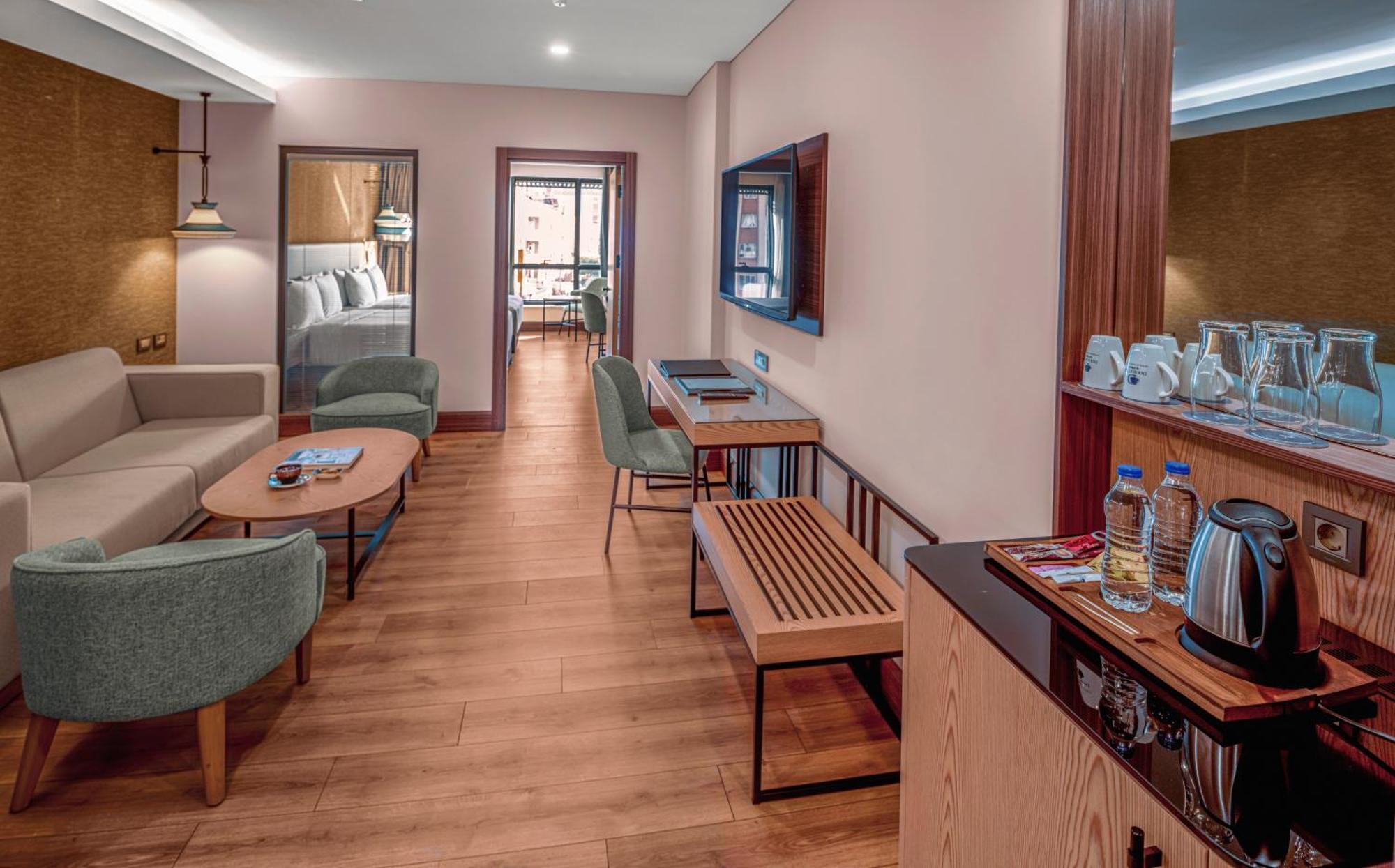 Doubletree By Hilton Antalya City Centre Экстерьер фото Suite