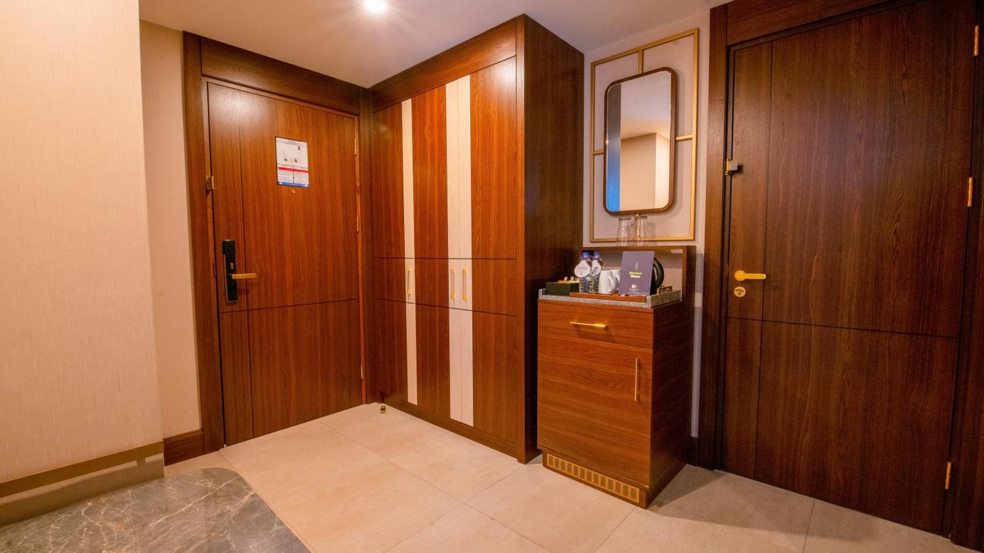 Doubletree By Hilton Antalya City Centre Экстерьер фото A guest room at the hotel