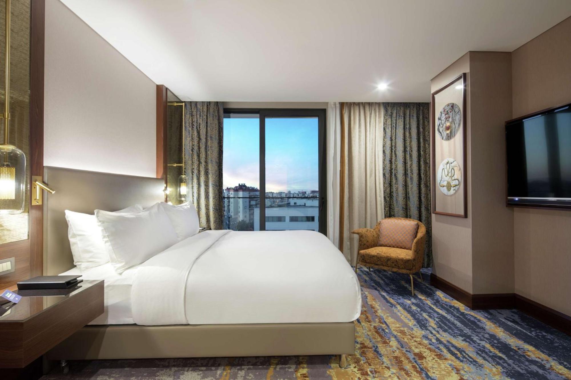 Doubletree By Hilton Antalya City Centre Экстерьер фото A guest room at the hotel