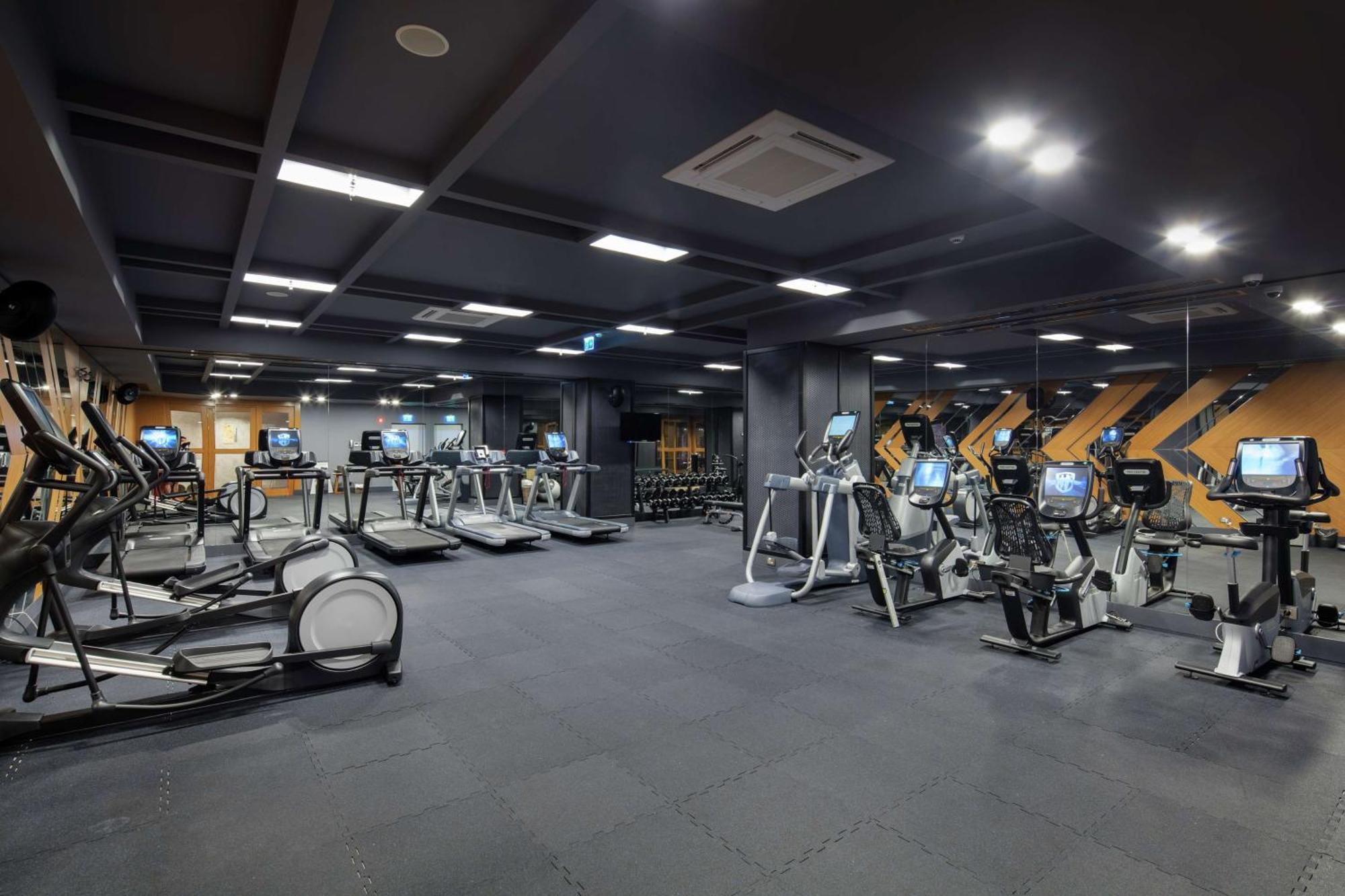 Doubletree By Hilton Antalya City Centre Экстерьер фото The gym at the hotel