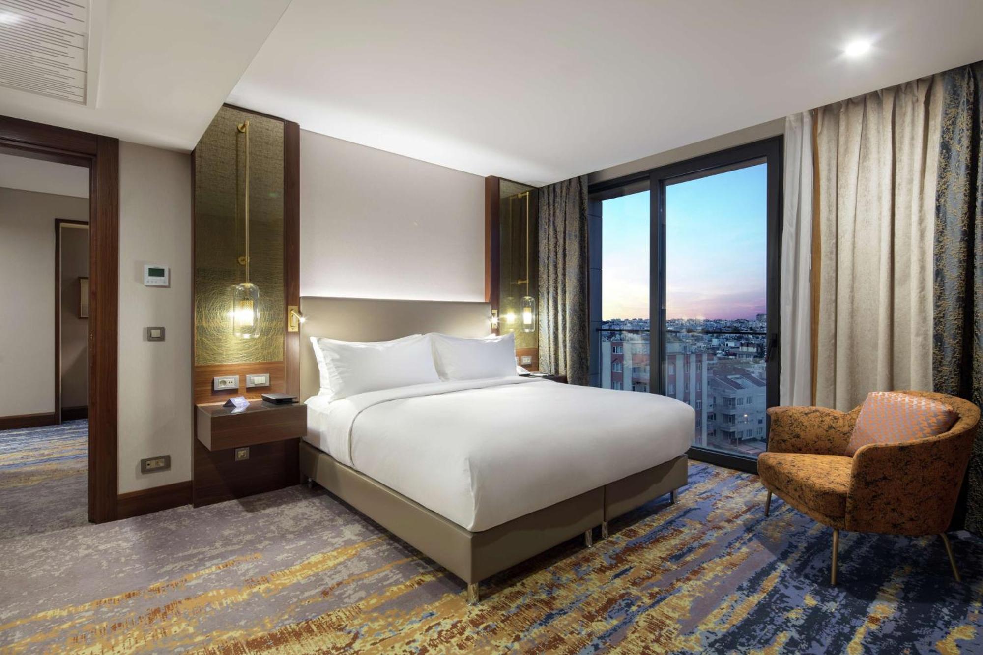 Doubletree By Hilton Antalya City Centre Экстерьер фото