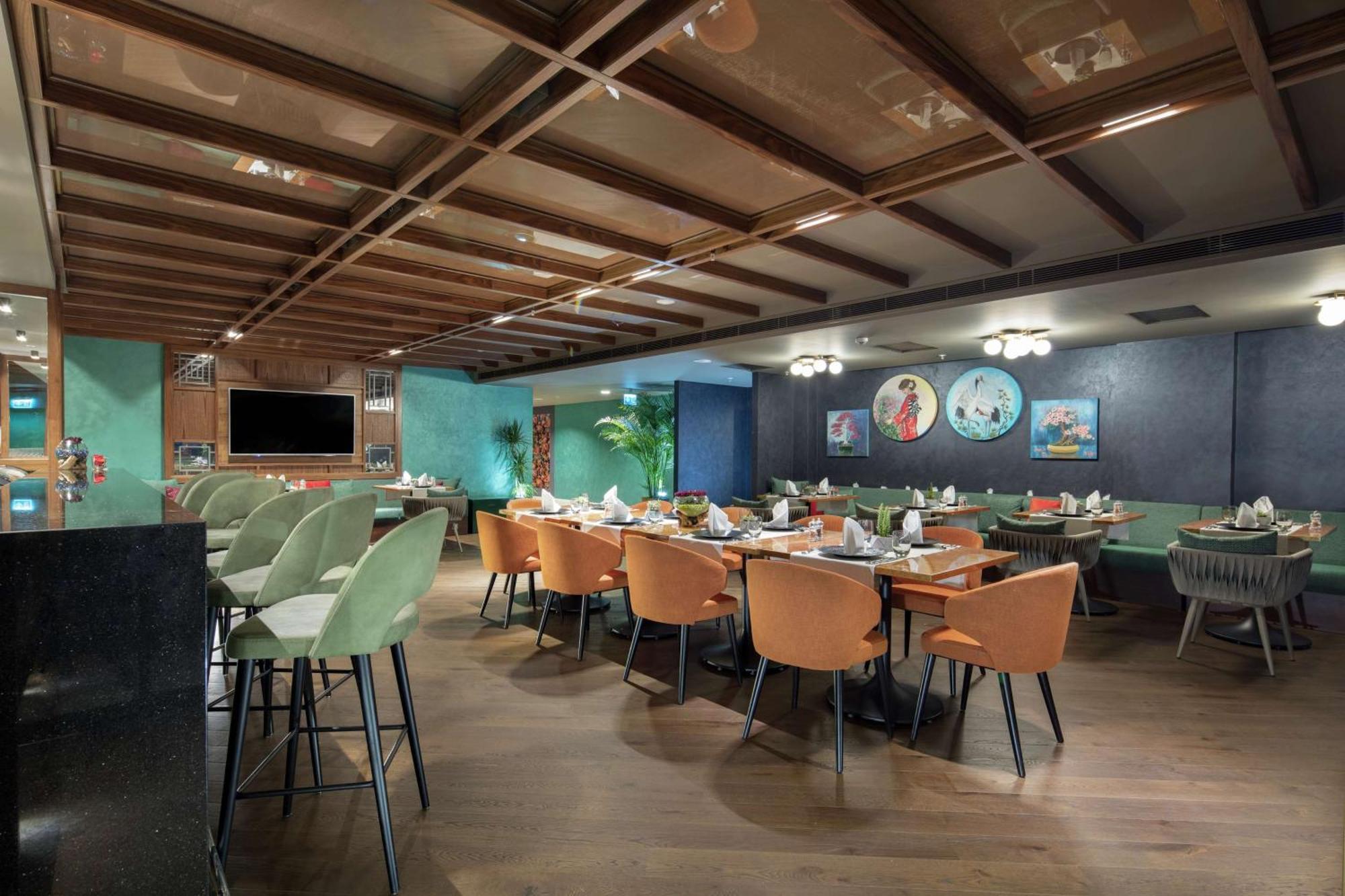 Doubletree By Hilton Antalya City Centre Экстерьер фото The interior of the restaurant