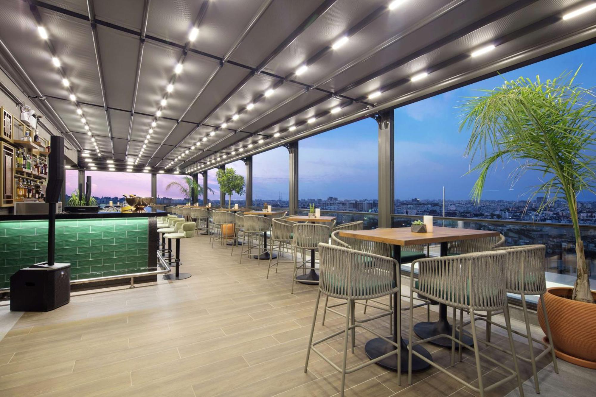 Doubletree By Hilton Antalya City Centre Экстерьер фото Sky Bar